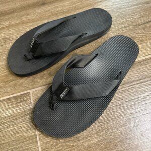 Scott Hawaii Women’s Sandals Size 8 Wide Comfort Durable Island Shoes